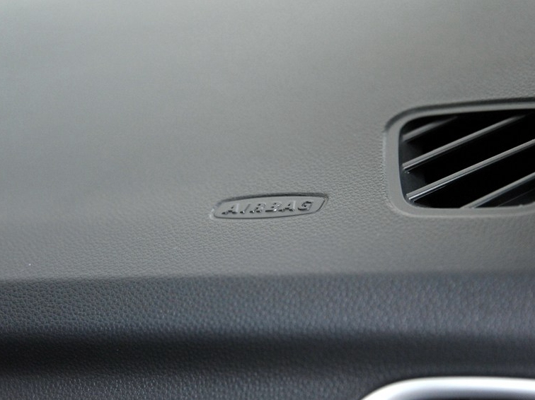 凯翼C3R 2015款 1.5L 手动黄钻版中控方向盘图片