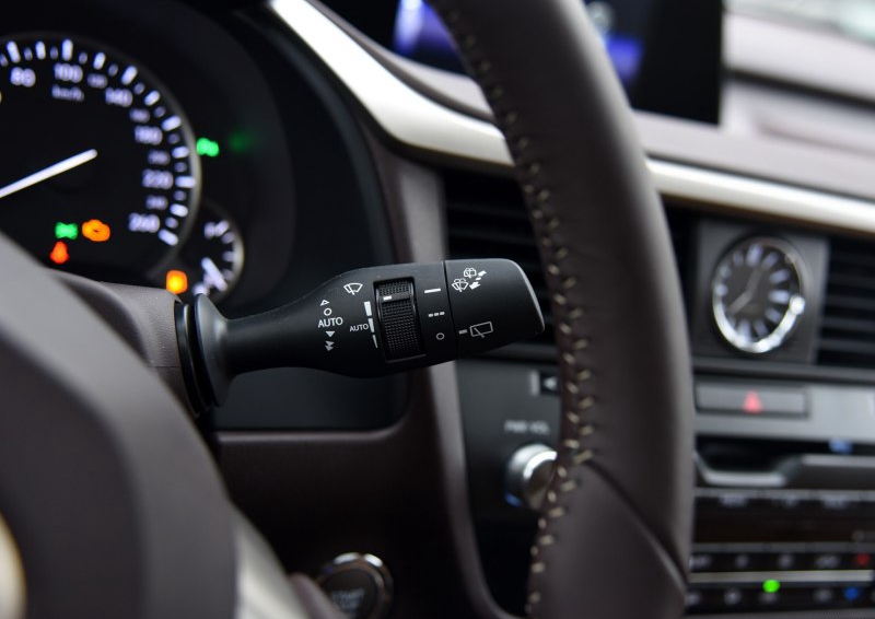 雷克萨斯RX 2016款 200t 四驱典雅版中控方向盘图片