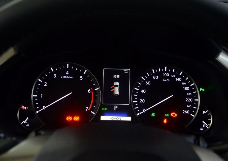 雷克萨斯RX 2016款 200t 两驱精英版中控方向盘图片