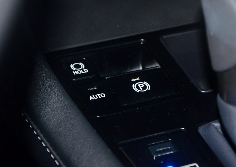雷克萨斯RX 2016款 200t 两驱精英版中控方向盘图片