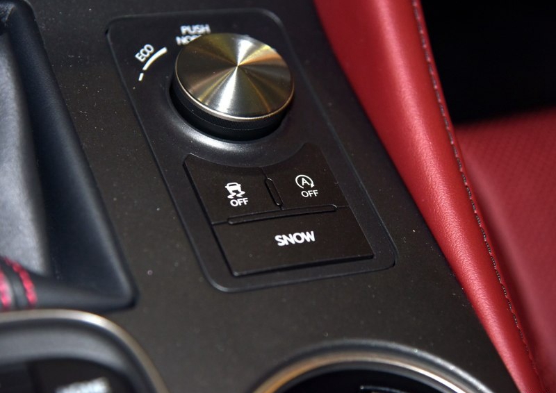 雷克萨斯RC 2016款 200t F SPORT版中控方向盘图片