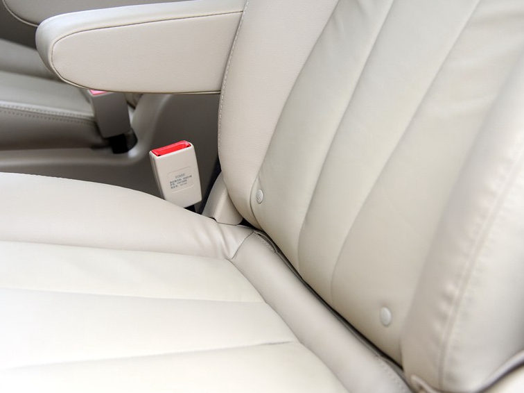 宝骏730 2015款 1.8L 手动豪华导航ESP版 7座车厢座椅图片