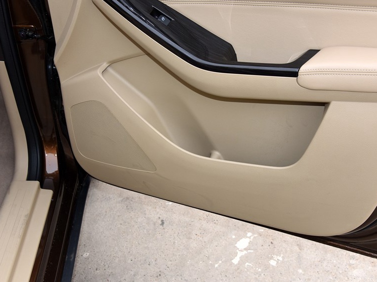 宝骏730 2015款 1.8L 手动舒适ESP版 7座车厢座椅图片