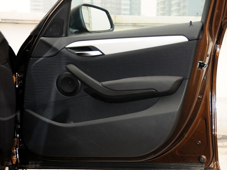 宝马X1 2013款 sDrive18i 手动型车厢座椅图片