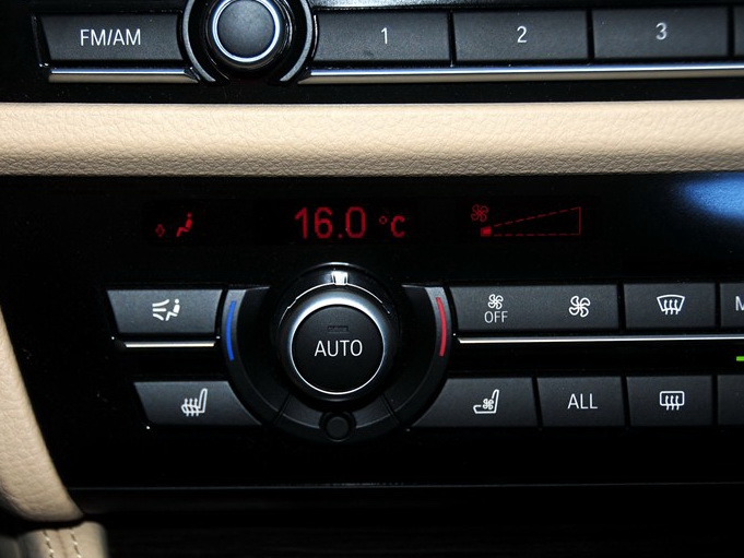 宝马5系 2013款 535Li 豪华型中控方向盘图片