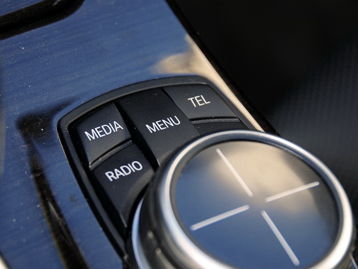 宝马5系 2013款 530Li 豪华型中控方向盘图片