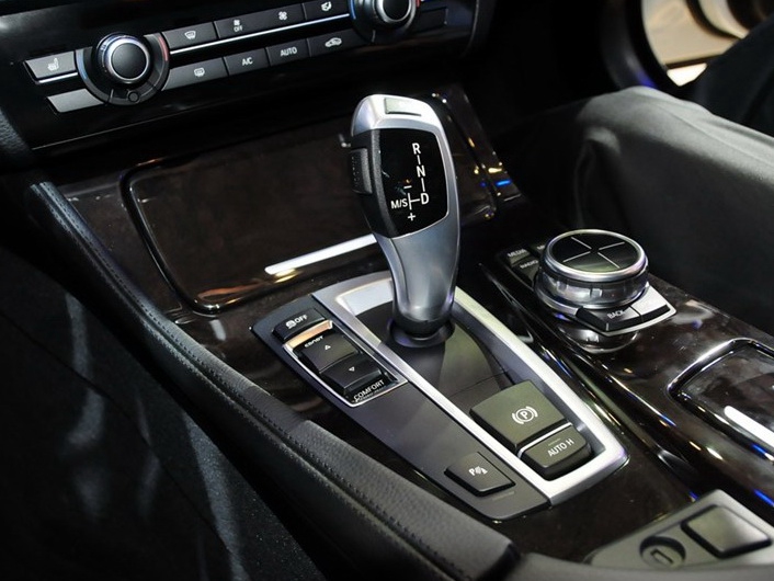 宝马5系 2013款 525Li 豪华型中控方向盘图片