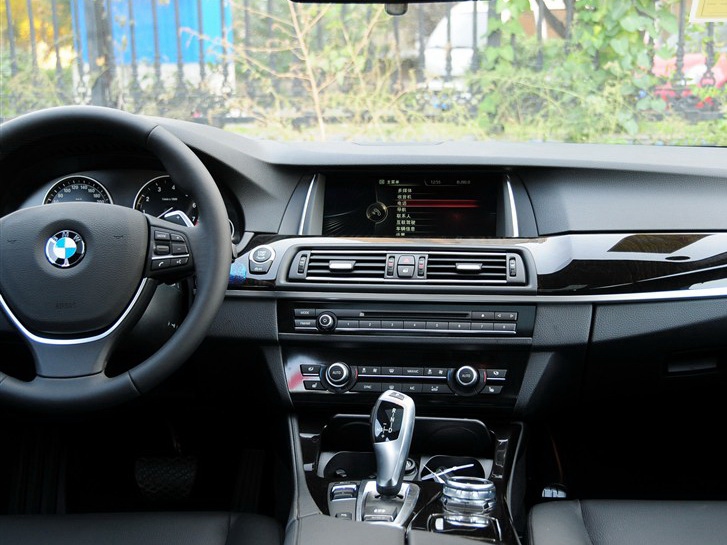 宝马5系 2014款 535Li 领先型中控方向盘图片