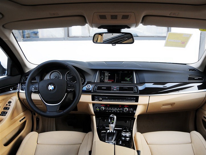 宝马5系 2014款 530Li 豪华设计套装中控方向盘图片