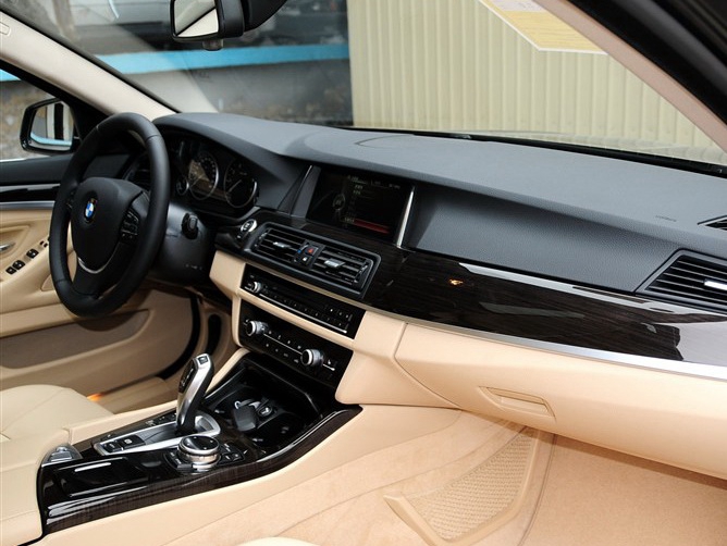 宝马5系 2014款 525li 豪华设计套装中控方向盘图片