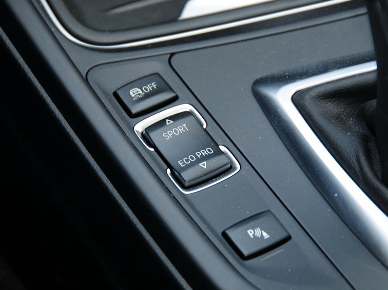 宝马3系 2013款 328Li 时尚型中控方向盘图片