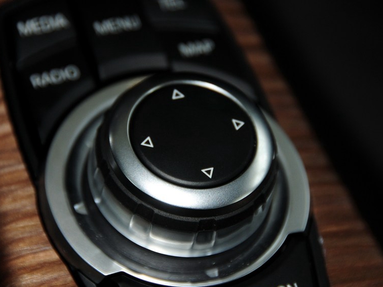 宝马3系 2013款 改款 328Li 风尚设计套装中控方向盘图片