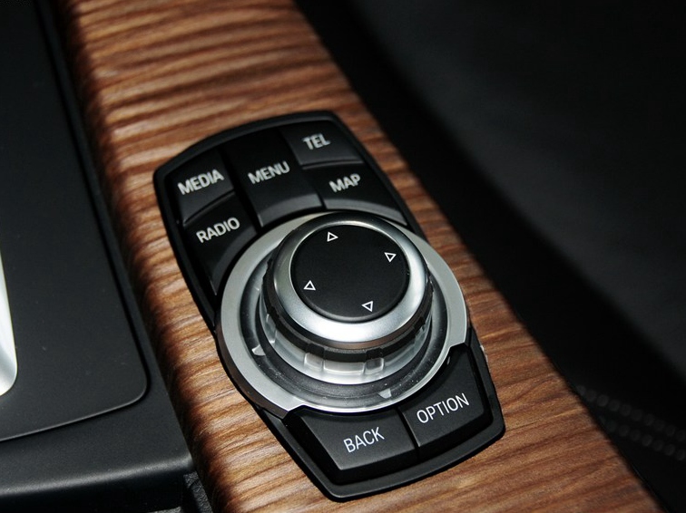 宝马3系 2013款 改款 328Li 风尚设计套装中控方向盘图片