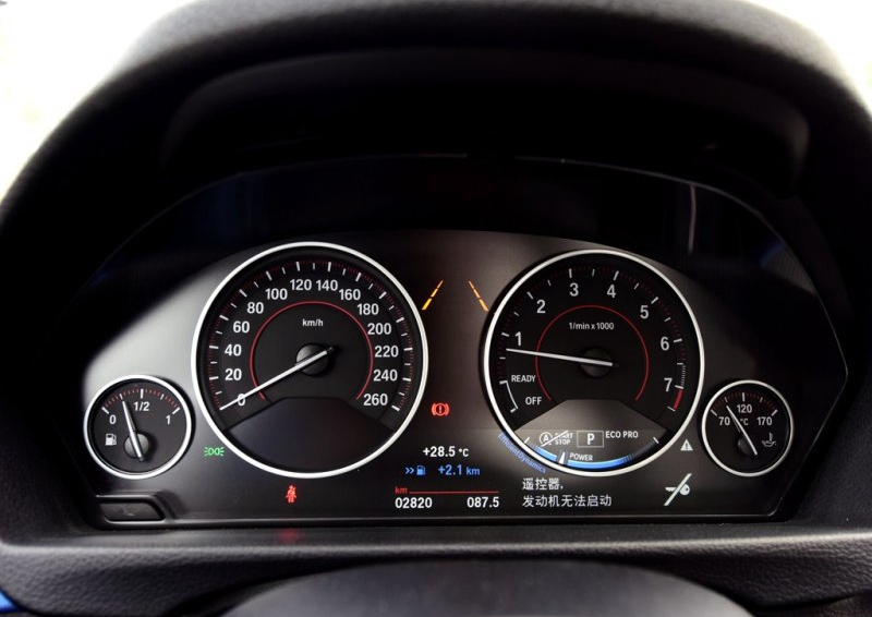 宝马3系 2016款 328i xDrive M运动型中控方向盘图片