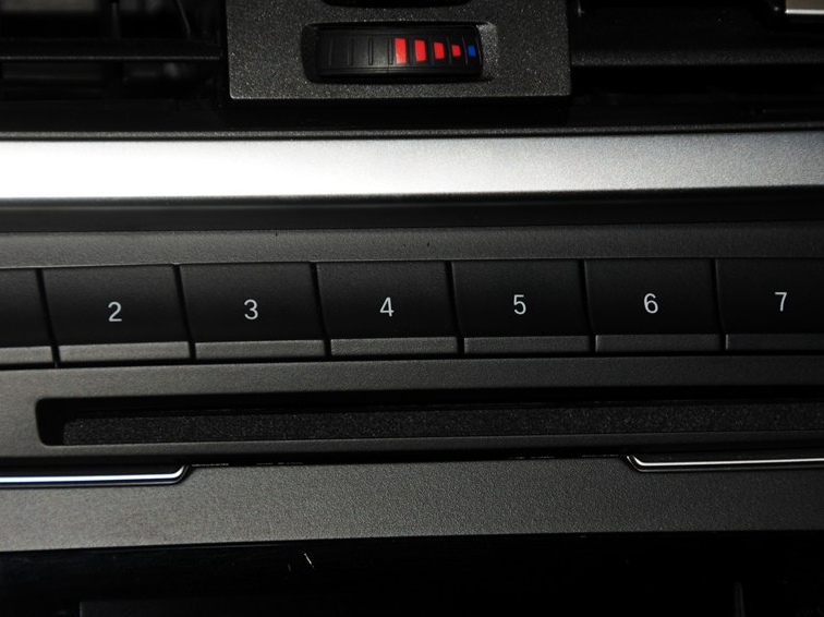 宝马3系 2015款 328Li 豪华设计套装中控方向盘图片