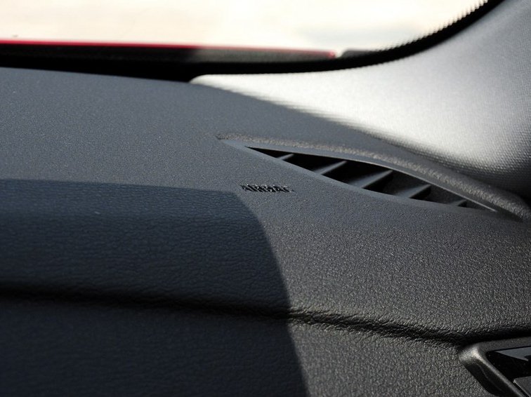 宝马X1 2014款 sDrive18i 领先型中控方向盘图片