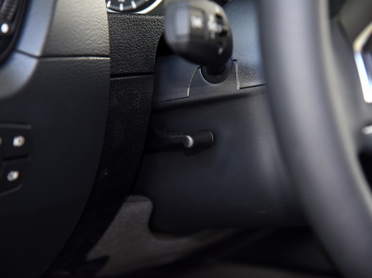 宝马X1 2015款 sDrive18i 领先晋级版中控方向盘图片