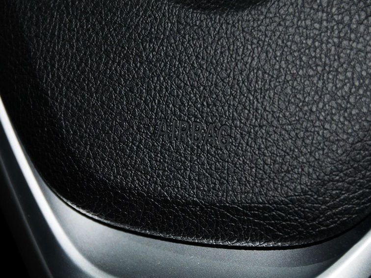 宝马1系 2013款 改款 M135i 5门版中控方向盘图片