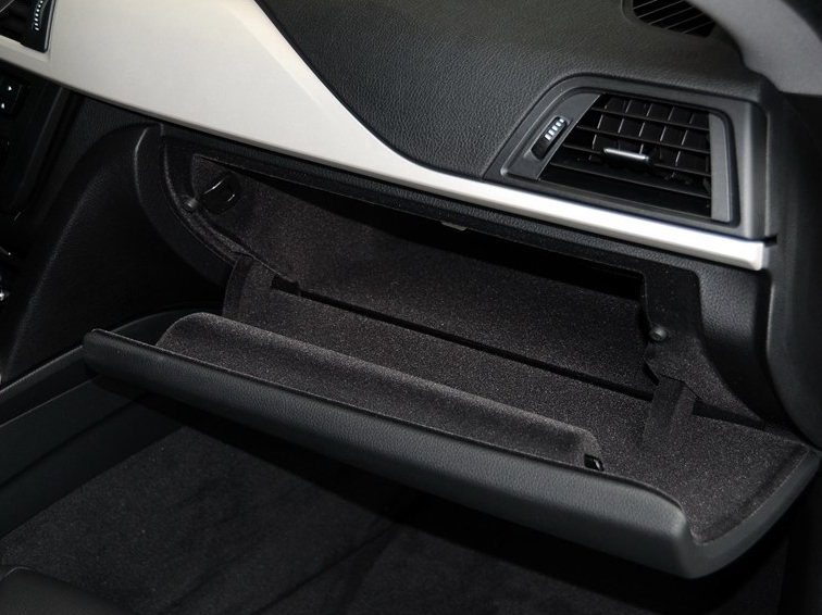 宝马3系GT 2013款 320i 领先型中控方向盘图片