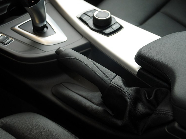 宝马3系GT 2013款 320i 领先型中控方向盘图片