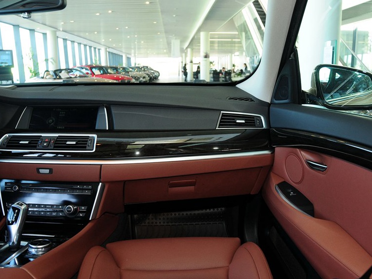 宝马5系GT 2013款 535i 豪华型中控方向盘图片