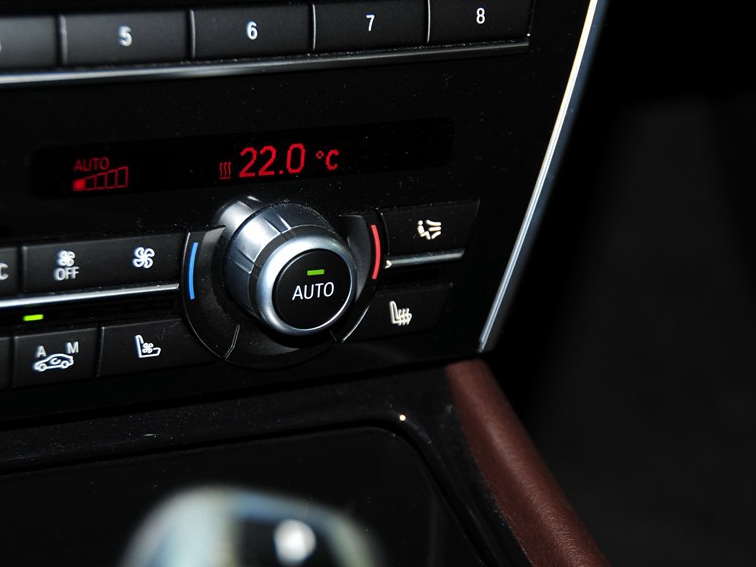 宝马5系GT 2014款 528i 设计套装型中控方向盘图片