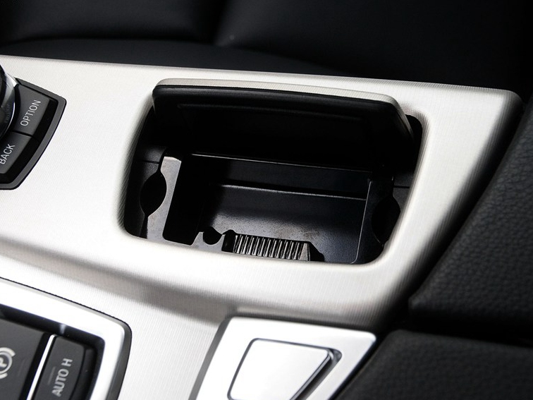 宝马5系(进口) 2014款 528i xDrive 设计套装型中控方向盘图片