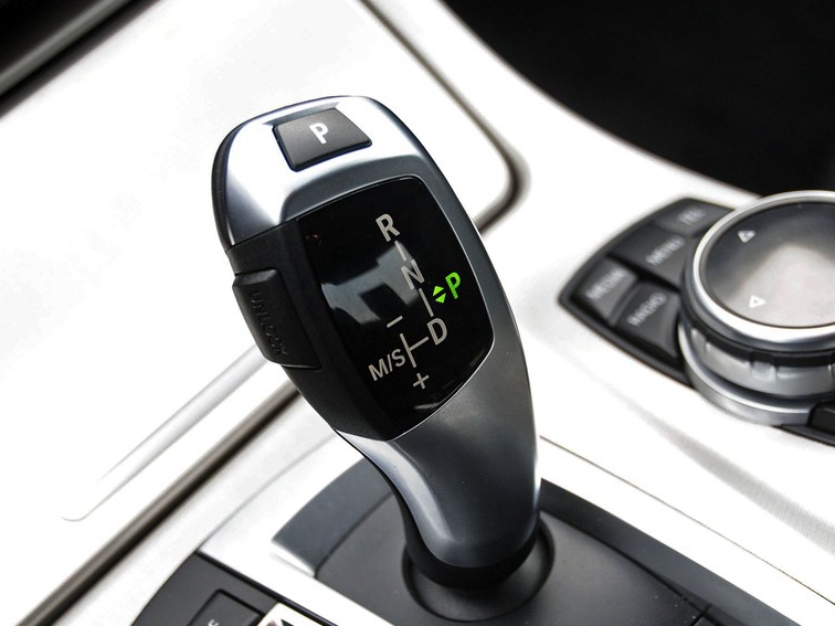 宝马5系(进口) 2014款 528i xDrive 设计套装型中控方向盘图片
