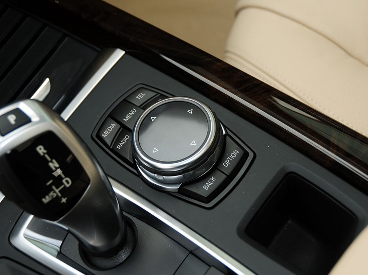 宝马X5 2014款 xDrive35i 领先型中控方向盘图片