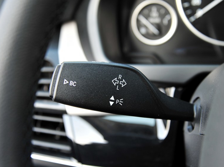 宝马X5 2014款 xDrive30d中控方向盘图片