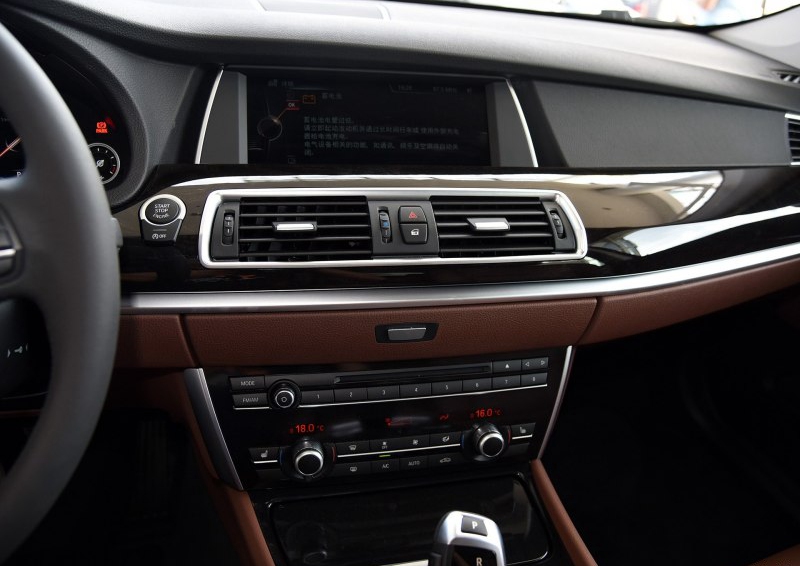 宝马5系GT 2015款 528i 领先型中控方向盘图片