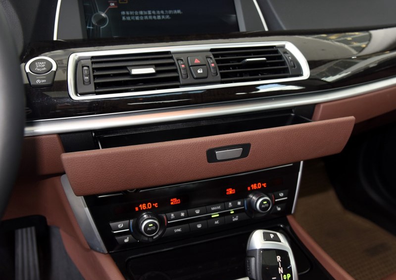 宝马5系GT 2015款 535i 领先型中控方向盘图片