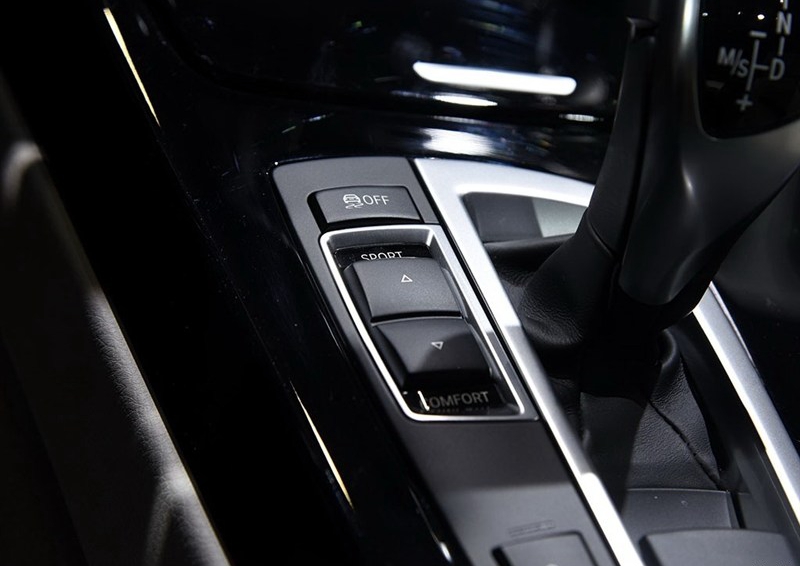 宝马6系 2016款 650i xDrive Gran Coupe中控方向盘图片