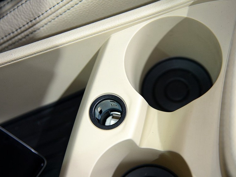宝马2系运动旅行车 2015款 218i 运动设计套装车厢座椅图片