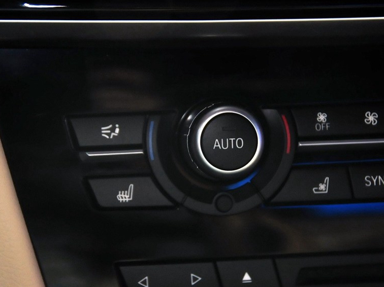 宝马X6 2015款 xDrive50i M运动型中控方向盘图片