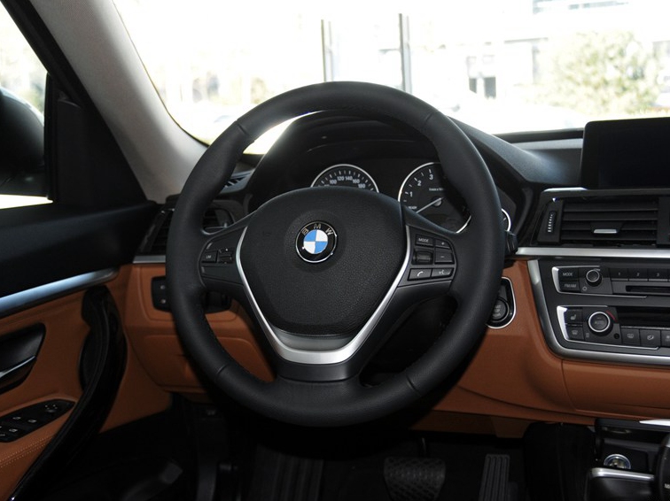 宝马3系GT 2014款 320i 设计套装型中控方向盘图片