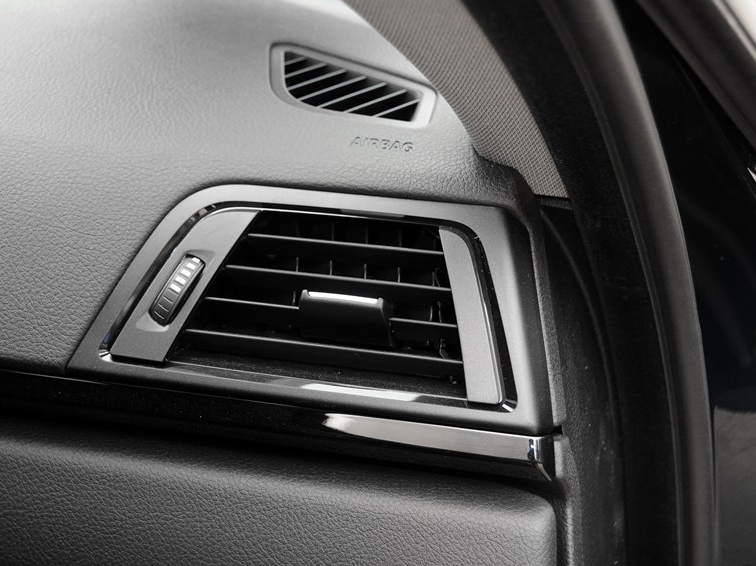 宝马4系 2014款 420i Gran Coupe 时尚型中控方向盘图片