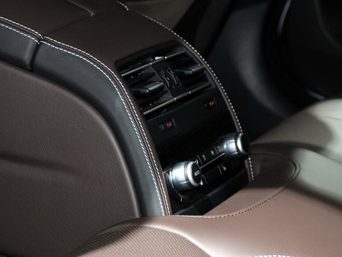 宝马M6 2013款 M6 Gran Coupe车厢座椅图片