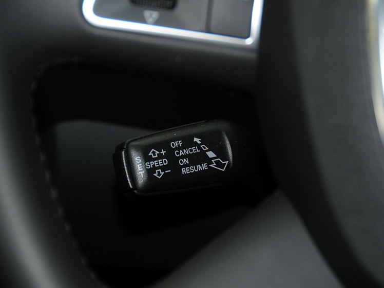 奥迪A3(进口) 2013款 Sportback 35 TFSI 尊贵型中控方向盘图片