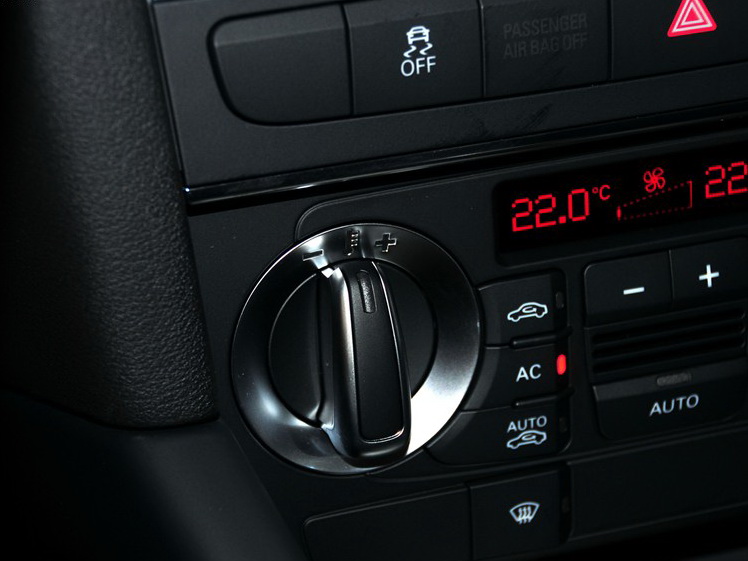 奥迪A3(进口) 2013款 Sportback 35 TFSI 豪华型中控方向盘图片
