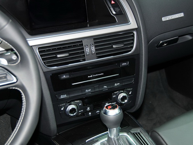 奥迪S5 2012款 S5 3.0T Cabriolet中控方向盘图片