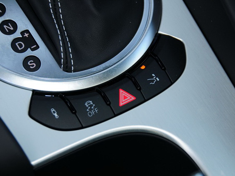 奥迪TTS 2013款 TTS Coupe 2.0TFSI quattro中控方向盘图片