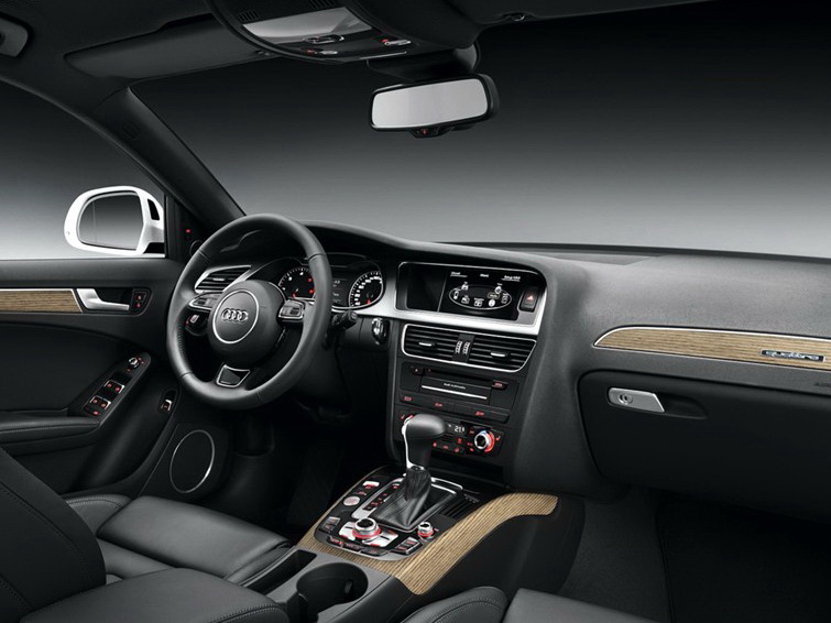 奥迪A4(进口) 2013款 40 TFSI allroad quattro 豪华型中控方向盘图片
