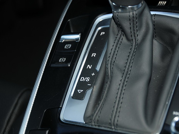 奥迪A5 2013款 Sportback 40 TFSI quattro风尚版中控方向盘图片