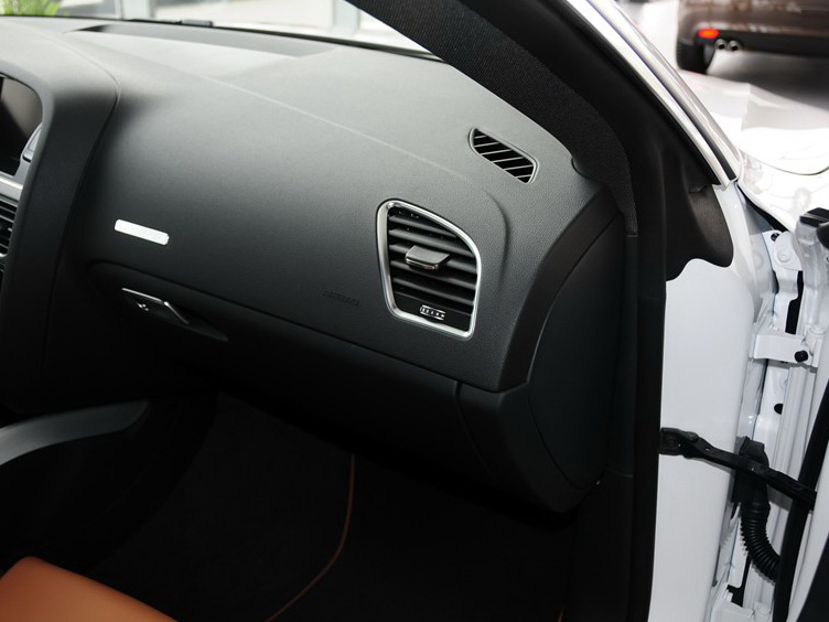 奥迪A5 2013款 Sportback 40 TFSI quattro中控方向盘图片