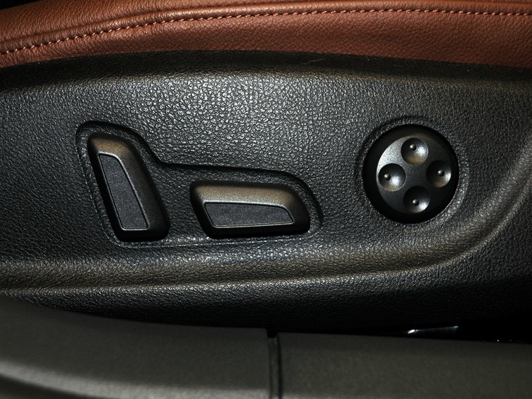 奥迪A7 2013款 30 FSI 标准型车厢座椅图片
