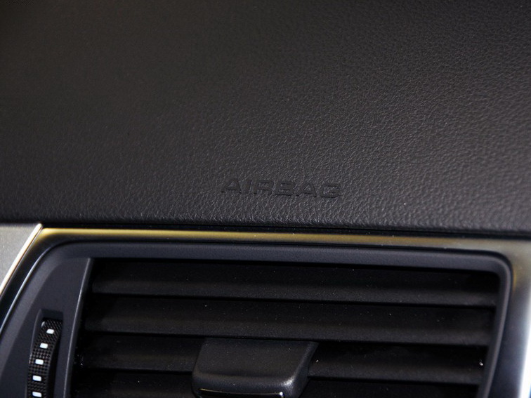 奥迪A7 2013款 30 FSI 标准型中控方向盘图片