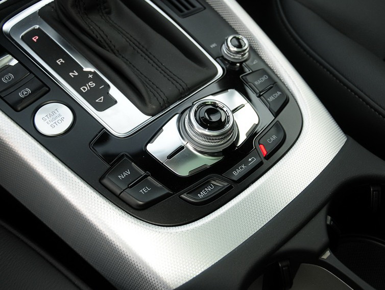 奥迪Q5(进口) 2013款 45 TFSI quattro 运动型中控方向盘图片