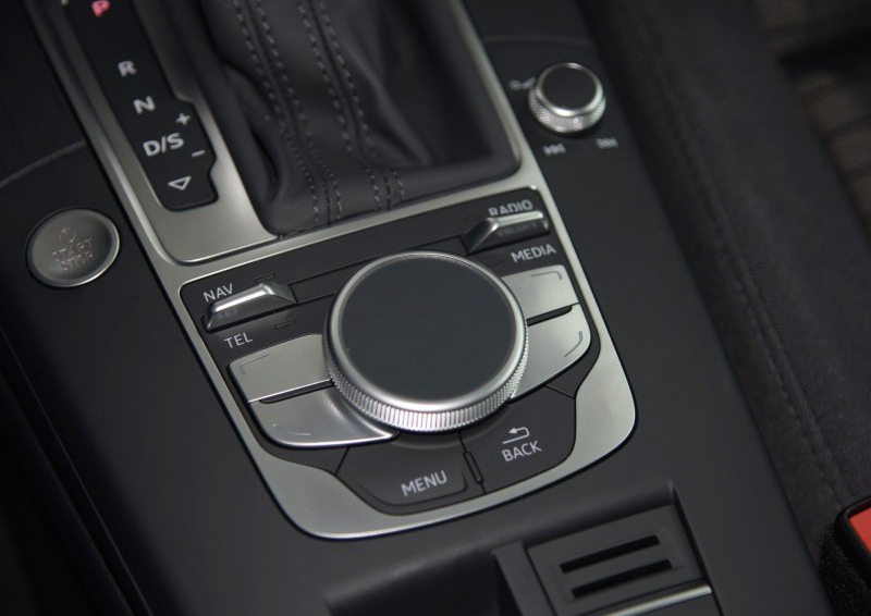 奥迪A3(进口) 2015款 Sportback e-tron 舒适型中控方向盘图片