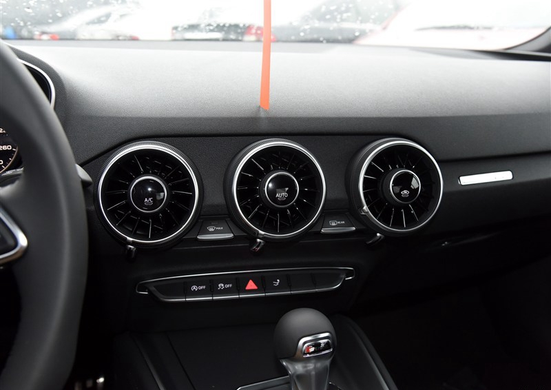 奥迪TT 2015款 TT Coupe 45 TFSI中控方向盘图片